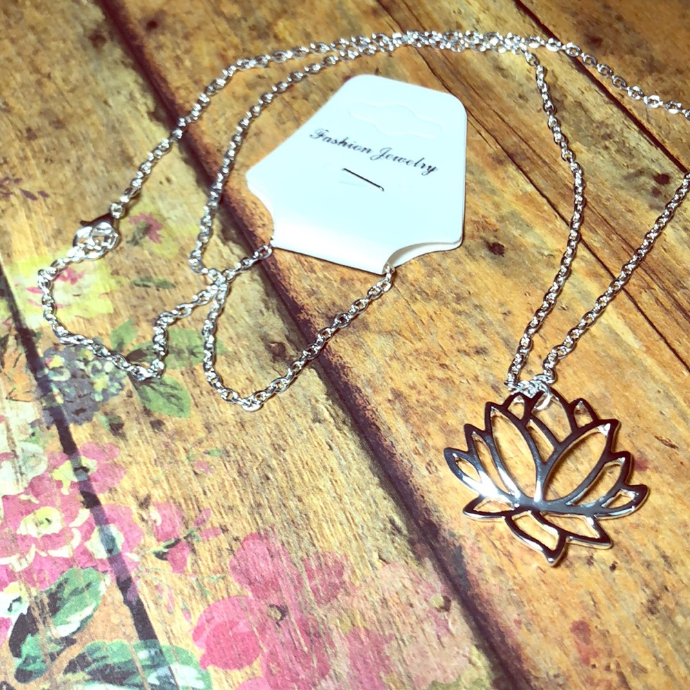 Silver 24”clasp chain with lotus flower NWT